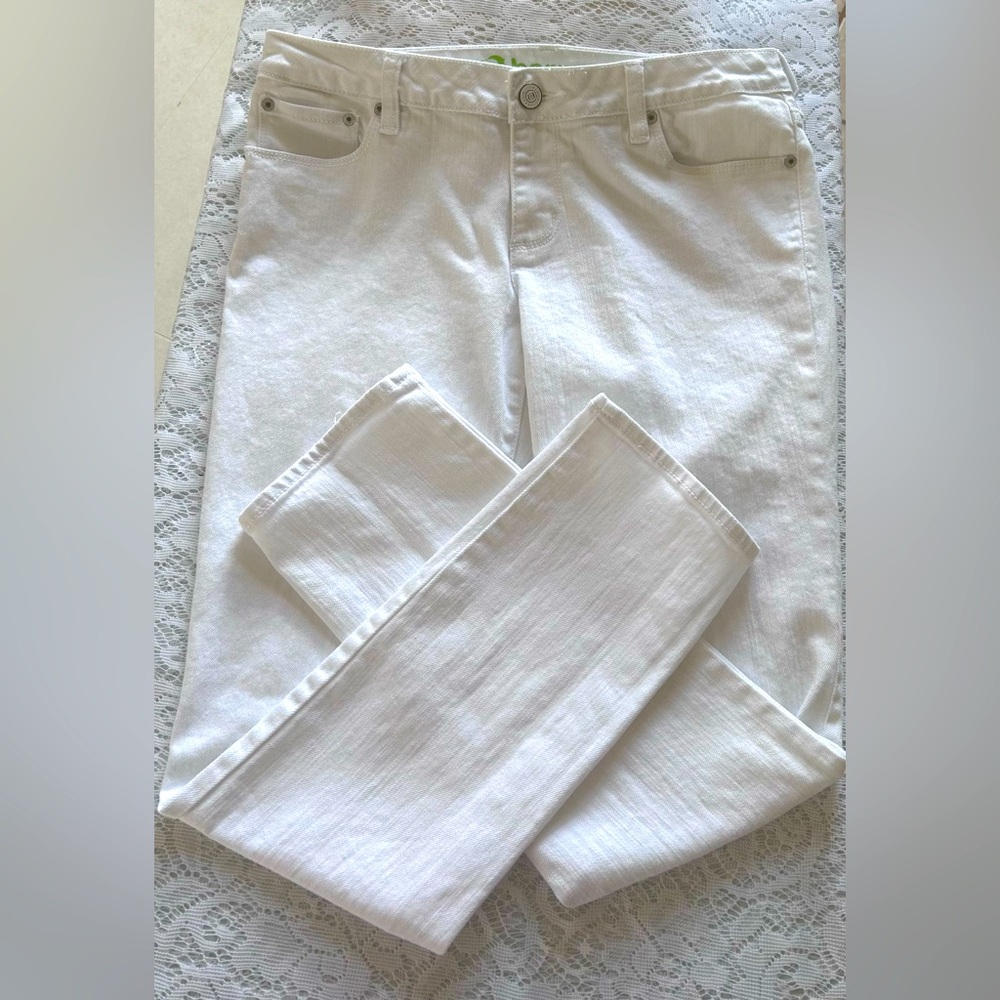 B Hermosa white jeans. Never worn. Size 11 Short